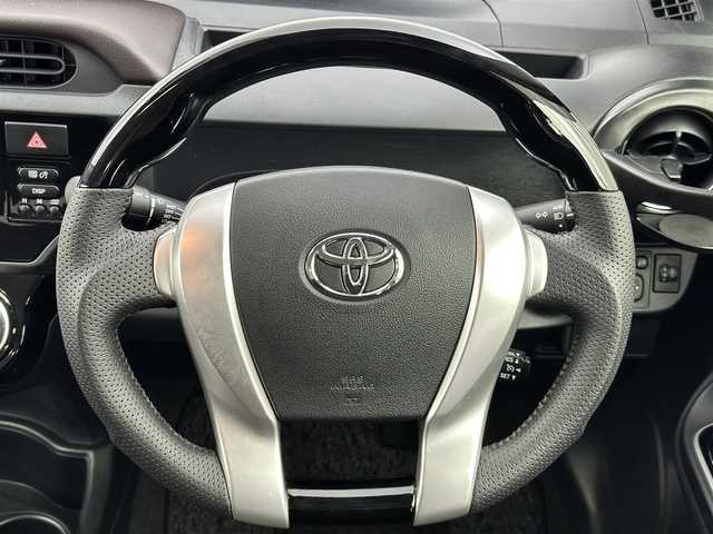 トヨタ アクア G 愛知県 2015(平27)年 5.7万km ブラックマイカ 純正7インチSDナビ(NSZT-W64)/（DVD/CD/Bluetooth/SD/フルセグTV）/バックカメラ/ETC/エコモード/ドライブモード/クルーズコントロール/横滑り防止装置/オートライト/ドアバイザー/純正フロアマット/スマートキー/AAC