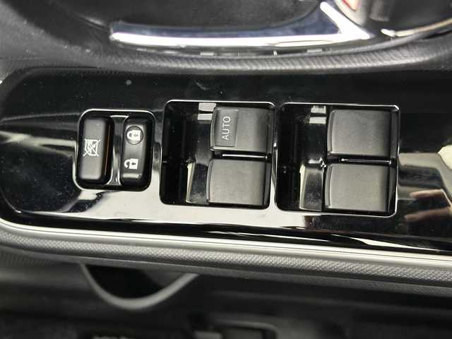 トヨタ アクア G 愛知県 2015(平27)年 5.7万km ブラックマイカ 純正7インチSDナビ(NSZT-W64)/（DVD/CD/Bluetooth/SD/フルセグTV）/バックカメラ/ETC/エコモード/ドライブモード/クルーズコントロール/横滑り防止装置/オートライト/ドアバイザー/純正フロアマット/スマートキー/AAC
