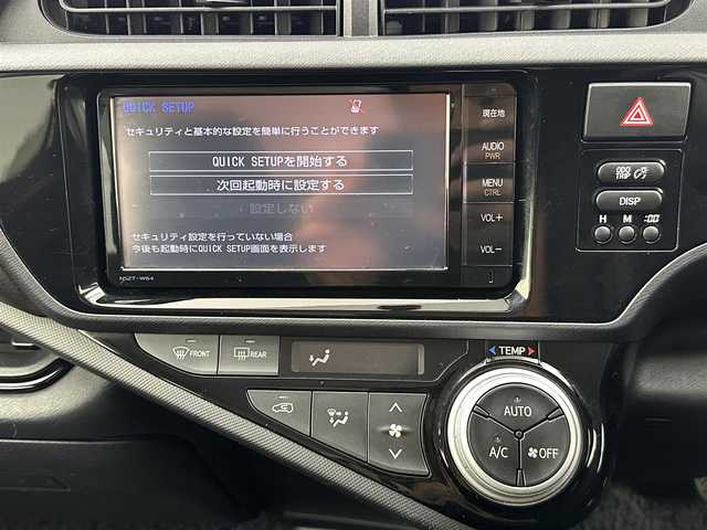 トヨタ アクア G 愛知県 2015(平27)年 5.7万km ブラックマイカ 純正7インチSDナビ(NSZT-W64)/（DVD/CD/Bluetooth/SD/フルセグTV）/バックカメラ/ETC/エコモード/ドライブモード/クルーズコントロール/横滑り防止装置/オートライト/ドアバイザー/純正フロアマット/スマートキー/AAC