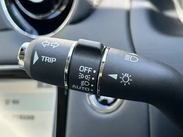 ジャガー ＸＪ R－スポーツ 岩手県 2018(平30)年 0.5万km 黒 ・純正ナビ/・フルセグ/・AM/FM/CD/Bluetooth/・全方位カメラ/・レーンキープアシスト/・横滑り防止/・MTモード付AT/・パドルシフト/・レーダークルーズコントロール/・アイドリングストップ/・純正ETC/・サンルーフ/・カーテンエアバック/・ステアリングヒーター/・パワーシート/・シートヒーター（全席）/・エアシート（全席）/・電動リアゲート/・電動リアシェード/・純正フロアマット/・純正AW/・保証書/・取扱説明書