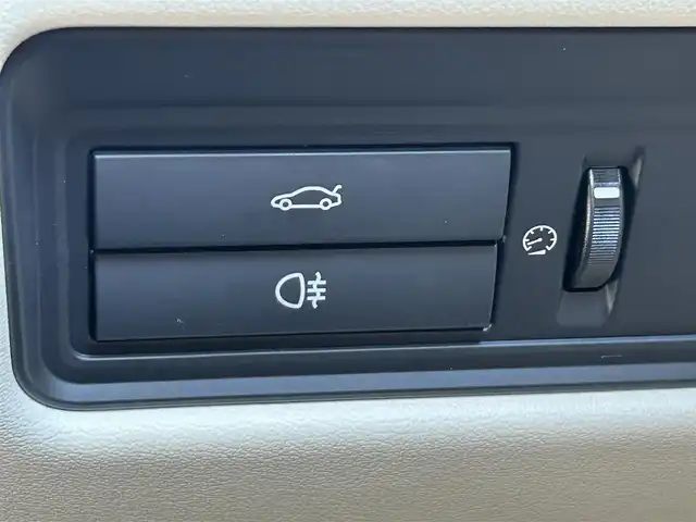 ジャガー ＸＪ R－スポーツ 岩手県 2018(平30)年 0.5万km 黒 ・純正ナビ/・フルセグ/・AM/FM/CD/Bluetooth/・全方位カメラ/・レーンキープアシスト/・横滑り防止/・MTモード付AT/・パドルシフト/・レーダークルーズコントロール/・アイドリングストップ/・純正ETC/・サンルーフ/・カーテンエアバック/・ステアリングヒーター/・パワーシート/・シートヒーター（全席）/・エアシート（全席）/・電動リアゲート/・電動リアシェード/・純正フロアマット/・純正AW/・保証書/・取扱説明書