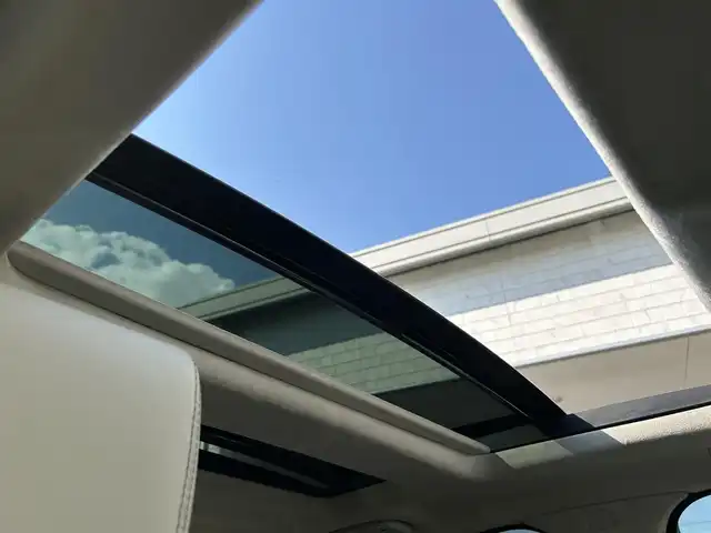 ジャガー ＸＪ R－スポーツ 岩手県 2018(平30)年 0.5万km 黒 ・純正ナビ/・フルセグ/・AM/FM/CD/Bluetooth/・全方位カメラ/・レーンキープアシスト/・横滑り防止/・MTモード付AT/・パドルシフト/・レーダークルーズコントロール/・アイドリングストップ/・純正ETC/・サンルーフ/・カーテンエアバック/・ステアリングヒーター/・パワーシート/・シートヒーター（全席）/・エアシート（全席）/・電動リアゲート/・電動リアシェード/・純正フロアマット/・純正AW/・保証書/・取扱説明書