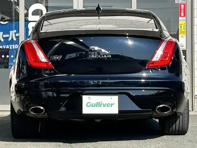 ジャガー ＸＪ R－スポーツ 岩手県 2018(平30)年 0.5万km 黒 ・純正ナビ/・フルセグ/・AM/FM/CD/Bluetooth/・全方位カメラ/・レーンキープアシスト/・横滑り防止/・MTモード付AT/・パドルシフト/・レーダークルーズコントロール/・アイドリングストップ/・純正ETC/・サンルーフ/・カーテンエアバック/・ステアリングヒーター/・パワーシート/・シートヒーター（全席）/・エアシート（全席）/・電動リアゲート/・電動リアシェード/・純正フロアマット/・純正AW/・保証書/・取扱説明書