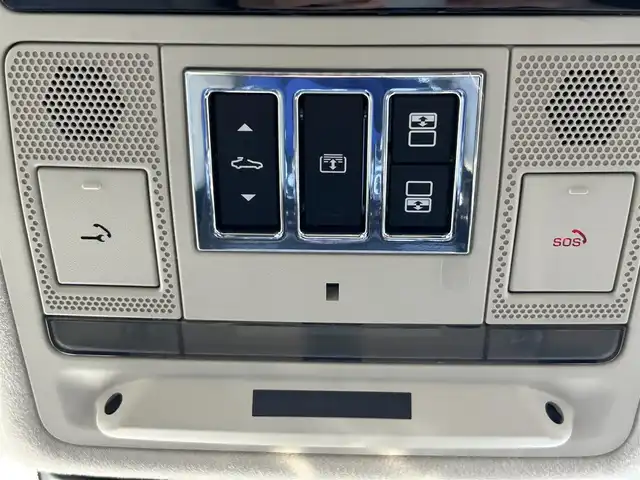 ジャガー ＸＪ R－スポーツ 岩手県 2018(平30)年 0.5万km 黒 ・純正ナビ/・フルセグ/・AM/FM/CD/Bluetooth/・全方位カメラ/・レーンキープアシスト/・横滑り防止/・MTモード付AT/・パドルシフト/・レーダークルーズコントロール/・アイドリングストップ/・純正ETC/・サンルーフ/・カーテンエアバック/・ステアリングヒーター/・パワーシート/・シートヒーター（全席）/・エアシート（全席）/・電動リアゲート/・電動リアシェード/・純正フロアマット/・純正AW/・保証書/・取扱説明書