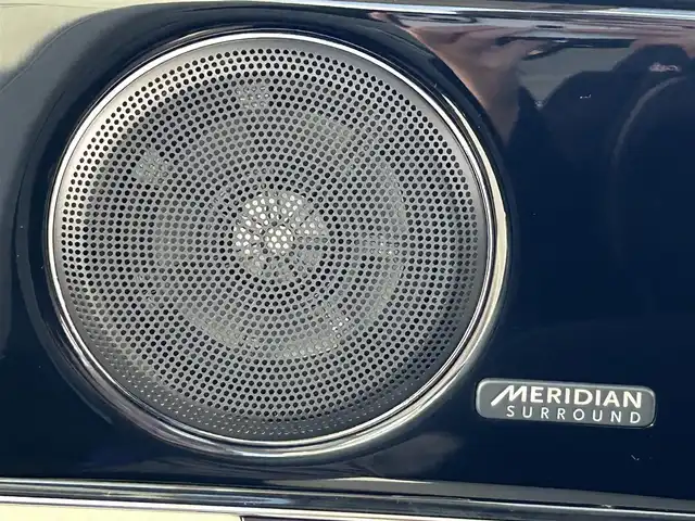ジャガー ＸＪ R－スポーツ 岩手県 2018(平30)年 0.5万km 黒 ・純正ナビ/・フルセグ/・AM/FM/CD/Bluetooth/・全方位カメラ/・レーンキープアシスト/・横滑り防止/・MTモード付AT/・パドルシフト/・レーダークルーズコントロール/・アイドリングストップ/・純正ETC/・サンルーフ/・カーテンエアバック/・ステアリングヒーター/・パワーシート/・シートヒーター（全席）/・エアシート（全席）/・電動リアゲート/・電動リアシェード/・純正フロアマット/・純正AW/・保証書/・取扱説明書