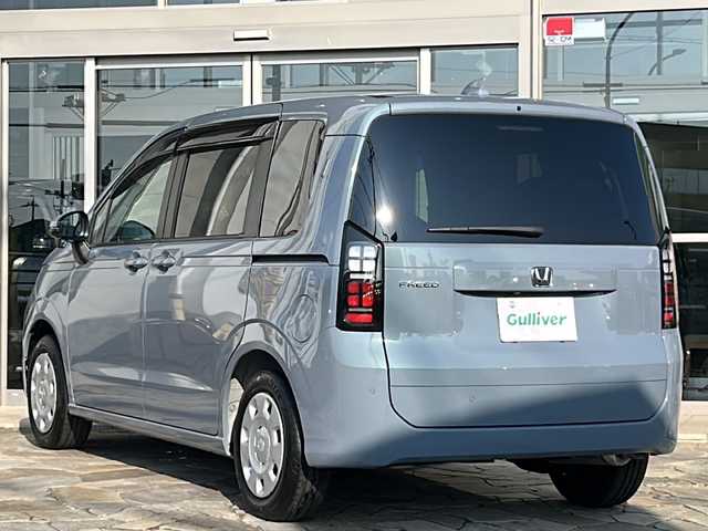 ホンダ フリード AIR 静岡県 2024(令6)年 0.1万km ソニックグレーパール 純正ナビ/・FM/・AM/・TV/・Apple Car Play/・Android Auto/・Bluetooth/・USB/主要装備/・バックカメラ/・ホンダセンシング/・車線逸脱防止/・誤発進抑制/・コーナーセンサー/・追従クルコン/・横滑り防止装置/・ＬＥＤヘッドライト/・サイドカーテンエアバッグ/・純正フロアマット