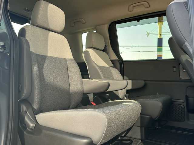 ホンダ フリード AIR 静岡県 2024(令6)年 0.1万km ソニックグレーパール 純正ナビ/・FM/・AM/・TV/・Apple Car Play/・Android Auto/・Bluetooth/・USB/主要装備/・バックカメラ/・ホンダセンシング/・車線逸脱防止/・誤発進抑制/・コーナーセンサー/・追従クルコン/・横滑り防止装置/・ＬＥＤヘッドライト/・サイドカーテンエアバッグ/・純正フロアマット