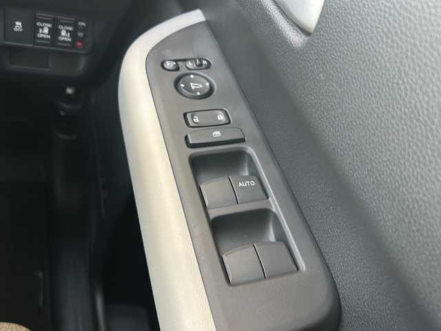 ホンダ フリード AIR 静岡県 2024(令6)年 0.1万km ソニックグレーパール 純正ナビ/・FM/・AM/・TV/・Apple Car Play/・Android Auto/・Bluetooth/・USB/主要装備/・バックカメラ/・ホンダセンシング/・車線逸脱防止/・誤発進抑制/・コーナーセンサー/・追従クルコン/・横滑り防止装置/・ＬＥＤヘッドライト/・サイドカーテンエアバッグ/・純正フロアマット