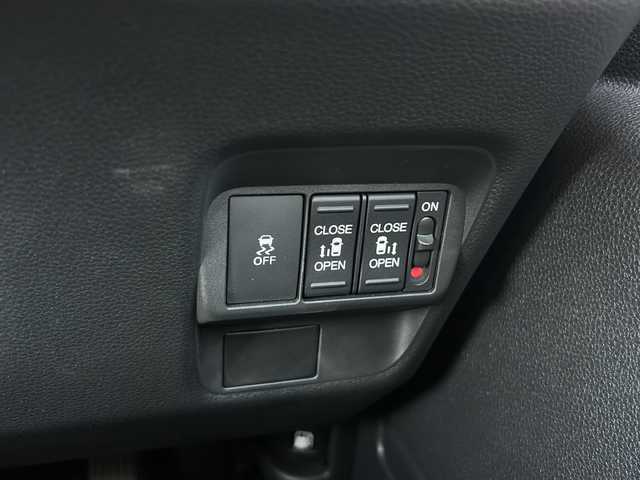 ホンダ フリード AIR 静岡県 2024(令6)年 0.1万km ソニックグレーパール 純正ナビ/・FM/・AM/・TV/・Apple Car Play/・Android Auto/・Bluetooth/・USB/主要装備/・バックカメラ/・ホンダセンシング/・車線逸脱防止/・誤発進抑制/・コーナーセンサー/・追従クルコン/・横滑り防止装置/・ＬＥＤヘッドライト/・サイドカーテンエアバッグ/・純正フロアマット