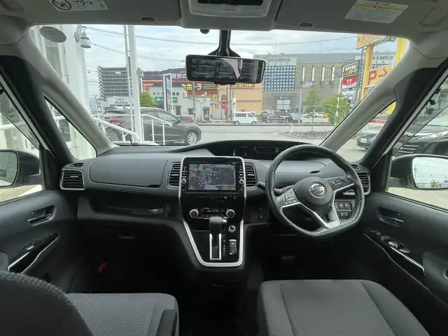 日産 セレナ G 富山県 2017(平29)年 11.2万km ブリリアントホワイトパール (株)IDOMが運営する【じしゃロン富山店】の自社ローン専用車両になります。こちらは現金またはオートローンご利用時の価格です。自社ローンご希望の方は別途その旨お申し付け下さい/ホイール有/デジタルミラー/ETC/電動パーキング/パーキングアシスト/後席フリップダウンモニター/アラウンドビューモニター