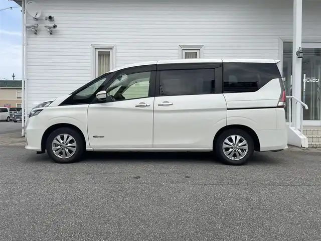 日産 セレナ G 富山県 2017(平29)年 11.2万km ブリリアントホワイトパール (株)IDOMが運営する【じしゃロン富山店】の自社ローン専用車両になります。こちらは現金またはオートローンご利用時の価格です。自社ローンご希望の方は別途その旨お申し付け下さい/ホイール有/デジタルミラー/ETC/電動パーキング/パーキングアシスト/後席フリップダウンモニター/アラウンドビューモニター