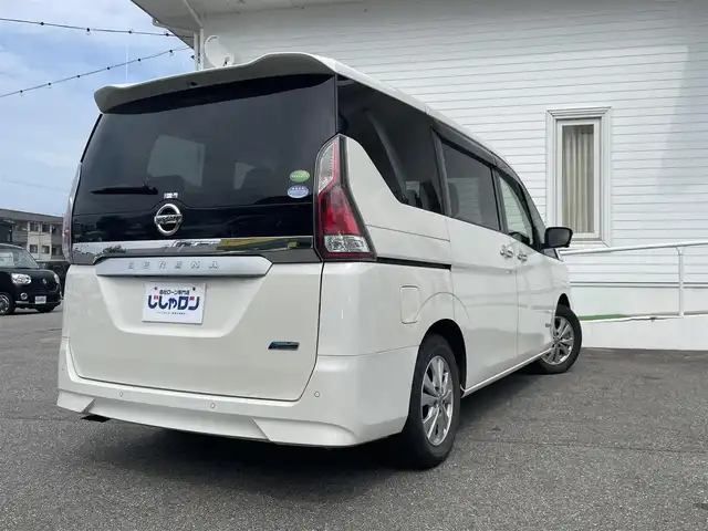 日産 セレナ G 富山県 2017(平29)年 11.2万km ブリリアントホワイトパール (株)IDOMが運営する【じしゃロン富山店】の自社ローン専用車両になります。こちらは現金またはオートローンご利用時の価格です。自社ローンご希望の方は別途その旨お申し付け下さい/ホイール有/デジタルミラー/ETC/電動パーキング/パーキングアシスト/後席フリップダウンモニター/アラウンドビューモニター