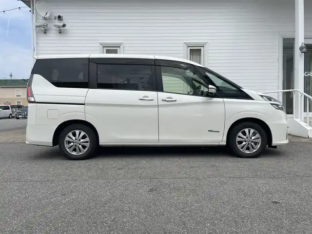 日産 セレナ G 富山県 2017(平29)年 11.2万km ブリリアントホワイトパール (株)IDOMが運営する【じしゃロン富山店】の自社ローン専用車両になります。こちらは現金またはオートローンご利用時の価格です。自社ローンご希望の方は別途その旨お申し付け下さい/ホイール有/デジタルミラー/ETC/電動パーキング/パーキングアシスト/後席フリップダウンモニター/アラウンドビューモニター