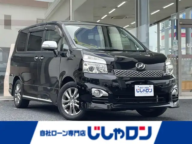 トヨタ ヴォクシー ZS 煌Z 岐阜県 2013(平25)年 12万km ブラック (株)IDOMが運営する【じしゃロン多治見店】の自社ローン専用車両になります。こちらは現金またはオートローンご利用時の価格です。自社ローンご希望の方は別途その旨お申付け下さい。/ディーラーオプションナビ/　（Bluetooth/DVD/フルセグ）/両側パワースライドドア/バックカメラ/ETC/オートライト/フォグランプ/ステアリングリモコン/パドルシフト