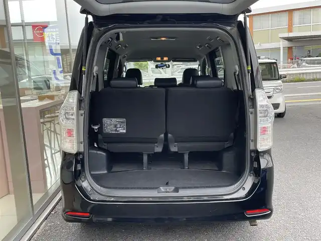 トヨタ ヴォクシー ZS 煌Z 岐阜県 2013(平25)年 12万km ブラック (株)IDOMが運営する【じしゃロン多治見店】の自社ローン専用車両になります。こちらは現金またはオートローンご利用時の価格です。自社ローンご希望の方は別途その旨お申付け下さい。/ディーラーオプションナビ/　（Bluetooth/DVD/フルセグ）/両側パワースライドドア/バックカメラ/ETC/オートライト/フォグランプ/ステアリングリモコン/パドルシフト