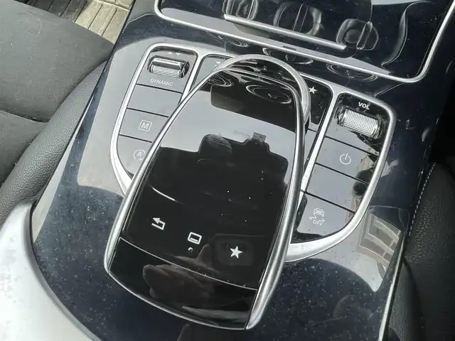 メルセデス・ベンツ ＧＬＣ２５０ 4マチック スポーツ 静岡県 2016(平28)年 7.3万km ポーラホワイト 純正HDDナビ・フルセグTV/360°カメラ/純正19インチアルミホイール/レーダーセーフティパッケージ/レーダークルーズコントロール/パワーバックドア/ハーフレザーシート/前席パワーシート/前席シートヒーター/LEDライト/ビルトインETC/スマートキー2個/プッシュスタート/新車時保証書/取扱説明書