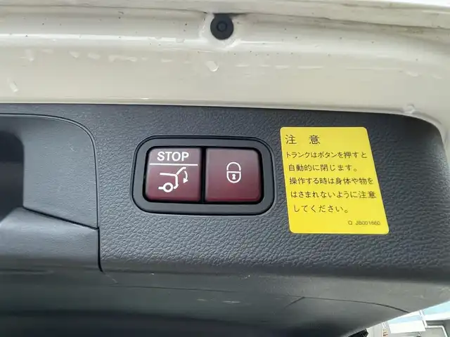 メルセデス・ベンツ ＧＬＣ２５０ 4マチック スポーツ 静岡県 2016(平28)年 7.3万km ポーラホワイト 純正HDDナビ・フルセグTV/360°カメラ/純正19インチアルミホイール/レーダーセーフティパッケージ/レーダークルーズコントロール/パワーバックドア/ハーフレザーシート/前席パワーシート/前席シートヒーター/LEDライト/ビルトインETC/スマートキー2個/プッシュスタート/新車時保証書/取扱説明書