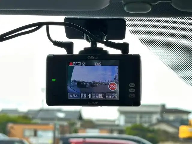 トヨタ プリウス A ツーリングセレクション 宮城県 2022(令4)年 2.7万km アティチュードブラックマイカ セーフティセンス/・プリクラッシュセーフティ/・レーントレーシングアシスト/・オートマチックハイビーム/・レーダークルーズコントロール/・ロードサインアシスト/・先行車発進告知機能/ブラインドスポットモニター/インテリジェントクリアランスソナー/リアクロストラフィックアラート/シンプルインテリジェントパーキングアシスト/ヘッドアップディスプレイ/8インチディスプレイオーディオ/・ナビ機能付/・Bluetooth/・フルセグTV/バックカメラ/ビルトインETC2.0/アクセサリーコンセント（AC100V/1500W）/ブラック合皮シート/運転席パワーシート/前席シートヒーター/革巻きステアリング/ステアリングスイッチ/電動パーキングブレーキ/ブレーキホールド/LEDヘッドランプ/フォグランプ/オートライト/スマートキー/プッシュスタート/スペアキー/電動格納ミラー/純正16インチAW/純正フロアマット/純正ドアバイザー/トノカバー/W/サイド/カーテンエアバッグ