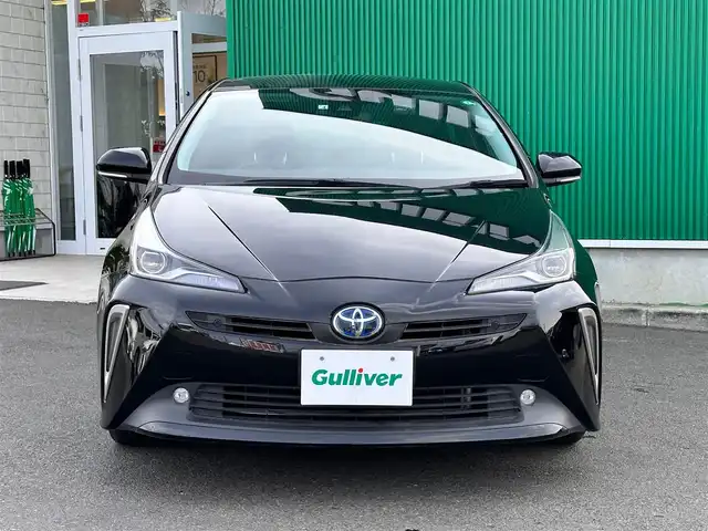 トヨタ プリウス A ツーリングセレクション 宮城県 2022(令4)年 2.7万km アティチュードブラックマイカ セーフティセンス/・プリクラッシュセーフティ/・レーントレーシングアシスト/・オートマチックハイビーム/・レーダークルーズコントロール/・ロードサインアシスト/・先行車発進告知機能/ブラインドスポットモニター/インテリジェントクリアランスソナー/リアクロストラフィックアラート/シンプルインテリジェントパーキングアシスト/ヘッドアップディスプレイ/8インチディスプレイオーディオ/・ナビ機能付/・Bluetooth/・フルセグTV/バックカメラ/ビルトインETC2.0/アクセサリーコンセント（AC100V/1500W）/ブラック合皮シート/運転席パワーシート/前席シートヒーター/革巻きステアリング/ステアリングスイッチ/電動パーキングブレーキ/ブレーキホールド/LEDヘッドランプ/フォグランプ/オートライト/スマートキー/プッシュスタート/スペアキー/電動格納ミラー/純正16インチAW/純正フロアマット/純正ドアバイザー/トノカバー/W/サイド/カーテンエアバッグ