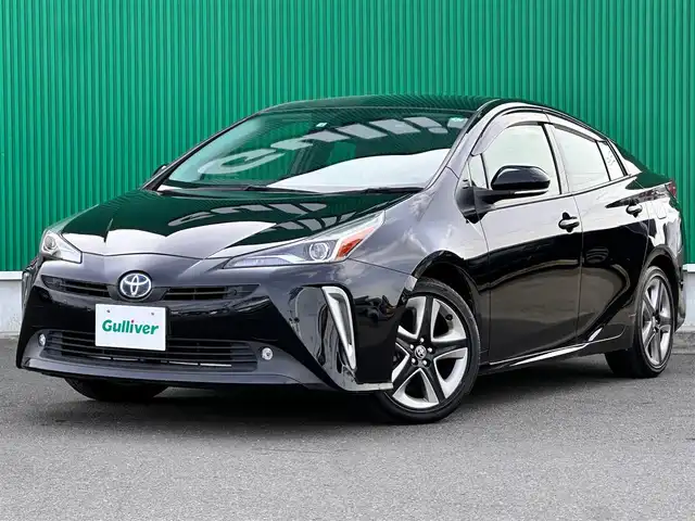 トヨタ プリウス A ツーリングセレクション 宮城県 2022(令4)年 2.7万km アティチュードブラックマイカ セーフティセンス/・プリクラッシュセーフティ/・レーントレーシングアシスト/・オートマチックハイビーム/・レーダークルーズコントロール/・ロードサインアシスト/・先行車発進告知機能/ブラインドスポットモニター/インテリジェントクリアランスソナー/リアクロストラフィックアラート/シンプルインテリジェントパーキングアシスト/ヘッドアップディスプレイ/8インチディスプレイオーディオ/・ナビ機能付/・Bluetooth/・フルセグTV/バックカメラ/ビルトインETC2.0/アクセサリーコンセント（AC100V/1500W）/ブラック合皮シート/運転席パワーシート/前席シートヒーター/革巻きステアリング/ステアリングスイッチ/電動パーキングブレーキ/ブレーキホールド/LEDヘッドランプ/フォグランプ/オートライト/スマートキー/プッシュスタート/スペアキー/電動格納ミラー/純正16インチAW/純正フロアマット/純正ドアバイザー/トノカバー/W/サイド/カーテンエアバッグ