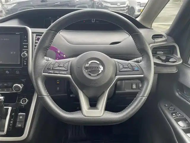 日産 セレナ ハイウェイスター Vセレクション 和歌山県 2018(平30)年 5.6万km ダイヤモンドブラック 純正9インチナビ/（BT/CD/DVD)/フルセグTV/アラウンドビューモニター/純正後席用フリップダウンモニター/両側パワースライドドア/ハンズフリーオートスライドドア/セーフティパックB/・エマージェンシーブレーキ/・車線逸脱防止支援システム/・プロパイロット（自動運転技術）/・アラウンドビューモニター/・スマートルームミラー/・踏み間違え防止アシスト/・標識認識機能/・ふらつき警報/・電動パーキングブレーキ/ソナー/純正フロアマット/ETC/ドアバイザー/LEDオートヘッドライト/フォグランプ