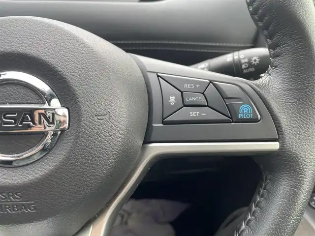 日産 セレナ ハイウェイスター Vセレクション 和歌山県 2018(平30)年 5.6万km ダイヤモンドブラック 純正9インチナビ/（BT/CD/DVD)/フルセグTV/アラウンドビューモニター/純正後席用フリップダウンモニター/両側パワースライドドア/ハンズフリーオートスライドドア/セーフティパックB/・エマージェンシーブレーキ/・車線逸脱防止支援システム/・プロパイロット（自動運転技術）/・アラウンドビューモニター/・スマートルームミラー/・踏み間違え防止アシスト/・標識認識機能/・ふらつき警報/・電動パーキングブレーキ/ソナー/純正フロアマット/ETC/ドアバイザー/LEDオートヘッドライト/フォグランプ