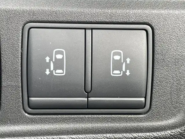 日産 セレナ ハイウェイスター Vセレクション 和歌山県 2018(平30)年 5.6万km ダイヤモンドブラック 純正9インチナビ/（BT/CD/DVD)/フルセグTV/アラウンドビューモニター/純正後席用フリップダウンモニター/両側パワースライドドア/ハンズフリーオートスライドドア/セーフティパックB/・エマージェンシーブレーキ/・車線逸脱防止支援システム/・プロパイロット（自動運転技術）/・アラウンドビューモニター/・スマートルームミラー/・踏み間違え防止アシスト/・標識認識機能/・ふらつき警報/・電動パーキングブレーキ/ソナー/純正フロアマット/ETC/ドアバイザー/LEDオートヘッドライト/フォグランプ