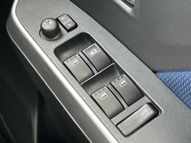 トヨタ タンク カスタムG－T 茨城県 2019(平31)年 2.3万km ホワイト/シルバーM 純正ナビ　/‐BT/CD/純正ＡＷ　/ＥＴＣ　/クルーズコントロール/ドライブレコーダ前方　/両側パワースライドドア　/バックカメラ　/コーナーセンサー前後　/ＬＥＤライト　/スマートキー　/アイドリングストップ　/衝突軽減システム　/盗難防止装置