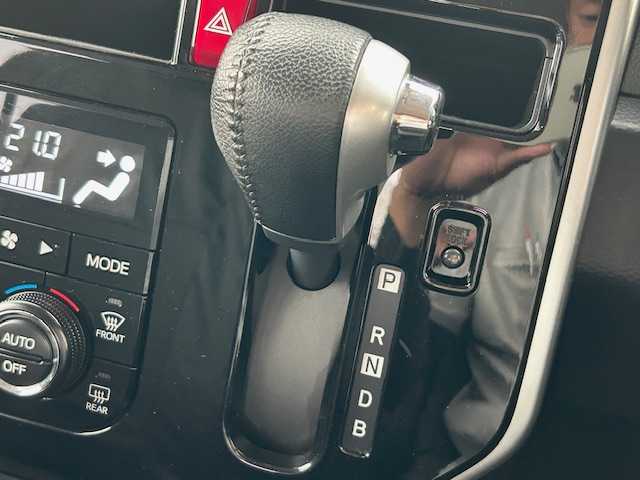 トヨタ タンク カスタムG－T 茨城県 2019(平31)年 2.3万km ホワイト/シルバーM 純正ナビ　/‐BT/CD/純正ＡＷ　/ＥＴＣ　/クルーズコントロール/ドライブレコーダ前方　/両側パワースライドドア　/バックカメラ　/コーナーセンサー前後　/ＬＥＤライト　/スマートキー　/アイドリングストップ　/衝突軽減システム　/盗難防止装置