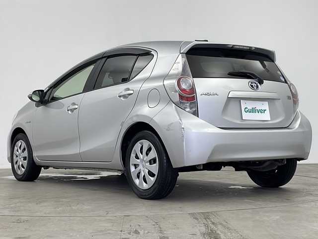 トヨタ アクア S 鹿児島県 2013(平25)年 4.4万km シルバーM 純正フロアマット/オートエアコン/Bluetooth/社外オーディオ/CD/FM/AM/集中ドアロック/ETC