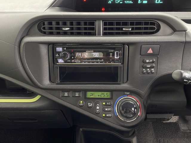 トヨタ アクア S 鹿児島県 2013(平25)年 4.4万km シルバーM 純正フロアマット/オートエアコン/Bluetooth/社外オーディオ/CD/FM/AM/集中ドアロック/ETC