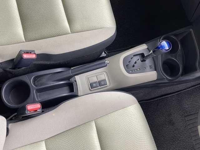 トヨタ アクア S 鹿児島県 2013(平25)年 4.4万km シルバーM 純正フロアマット/オートエアコン/Bluetooth/社外オーディオ/CD/FM/AM/集中ドアロック/ETC