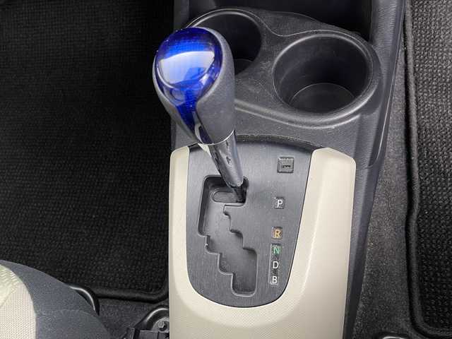 トヨタ アクア S 鹿児島県 2013(平25)年 4.4万km シルバーM 純正フロアマット/オートエアコン/Bluetooth/社外オーディオ/CD/FM/AM/集中ドアロック/ETC