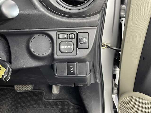トヨタ アクア S 鹿児島県 2013(平25)年 4.4万km シルバーM 純正フロアマット/オートエアコン/Bluetooth/社外オーディオ/CD/FM/AM/集中ドアロック/ETC