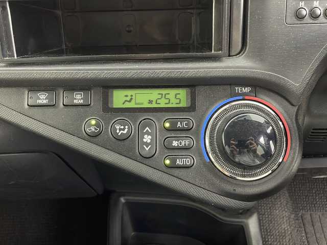 トヨタ アクア S 鹿児島県 2013(平25)年 4.4万km シルバーM 純正フロアマット/オートエアコン/Bluetooth/社外オーディオ/CD/FM/AM/集中ドアロック/ETC
