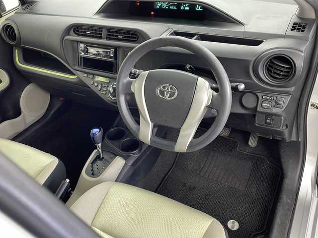 トヨタ アクア S 鹿児島県 2013(平25)年 4.4万km シルバーM 純正フロアマット/オートエアコン/Bluetooth/社外オーディオ/CD/FM/AM/集中ドアロック/ETC