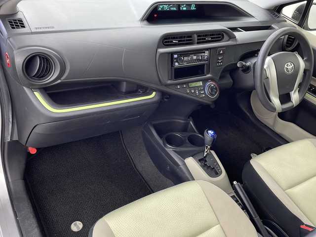 トヨタ アクア S 鹿児島県 2013(平25)年 4.4万km シルバーM 純正フロアマット/オートエアコン/Bluetooth/社外オーディオ/CD/FM/AM/集中ドアロック/ETC