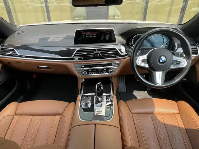 ＢＭＷ ７４０ｄ xDrive Mスポーツ 石川県 2017(平29)年 3.4万km 白 4WD/衝突軽減ブレーキ/純正メモリーナビ/バック/フロント/サイド/全方位カメラ/フルセグＴＶ/CD/DVD/Bluetooth/USB/Harman Kardonプレミアムサウンド/アダプティブクルーズコントロール/ヘッドアップディスプレイ/ブラインドスポットモニター/電動格納ミラー/アンビエントライト/オートライト/LEDヘッドライト/エアサスペンション/パワーシート/メモリーシート/シートヒーター/ベンチレーション/茶革シート/パノラマサンルーフ/パドルシフト