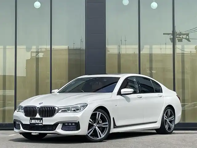 ＢＭＷ ７４０ｄ xDrive Mスポーツ 石川県 2017(平29)年 3.4万km 白 4WD/衝突軽減ブレーキ/純正メモリーナビ/バック/フロント/サイド/全方位カメラ/フルセグＴＶ/CD/DVD/Bluetooth/USB/Harman Kardonプレミアムサウンド/アダプティブクルーズコントロール/ヘッドアップディスプレイ/ブラインドスポットモニター/電動格納ミラー/アンビエントライト/オートライト/LEDヘッドライト/エアサスペンション/パワーシート/メモリーシート/シートヒーター/ベンチレーション/茶革シート/パノラマサンルーフ/パドルシフト
