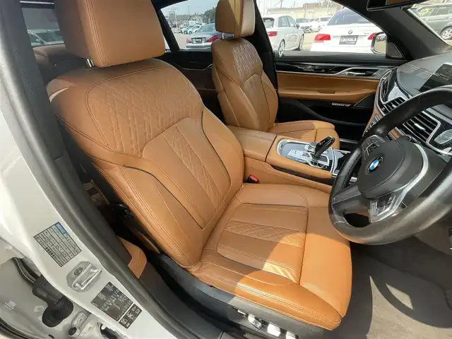ＢＭＷ ７４０ｄ xDrive Mスポーツ 石川県 2017(平29)年 3.4万km 白 4WD/衝突軽減ブレーキ/純正メモリーナビ/バック/フロント/サイド/全方位カメラ/フルセグＴＶ/CD/DVD/Bluetooth/USB/Harman Kardonプレミアムサウンド/アダプティブクルーズコントロール/ヘッドアップディスプレイ/ブラインドスポットモニター/電動格納ミラー/アンビエントライト/オートライト/LEDヘッドライト/エアサスペンション/パワーシート/メモリーシート/シートヒーター/ベンチレーション/茶革シート/パノラマサンルーフ/パドルシフト