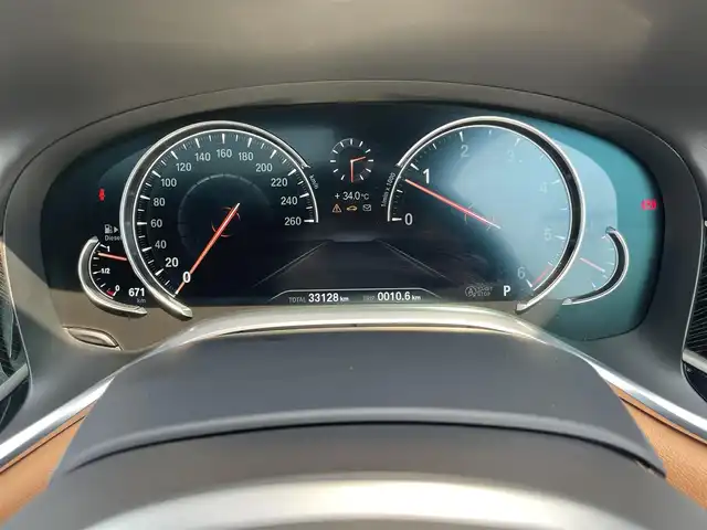 ＢＭＷ ７４０ｄ xDrive Mスポーツ 石川県 2017(平29)年 3.4万km 白 4WD/衝突軽減ブレーキ/純正メモリーナビ/バック/フロント/サイド/全方位カメラ/フルセグＴＶ/CD/DVD/Bluetooth/USB/Harman Kardonプレミアムサウンド/アダプティブクルーズコントロール/ヘッドアップディスプレイ/ブラインドスポットモニター/電動格納ミラー/アンビエントライト/オートライト/LEDヘッドライト/エアサスペンション/パワーシート/メモリーシート/シートヒーター/ベンチレーション/茶革シート/パノラマサンルーフ/パドルシフト
