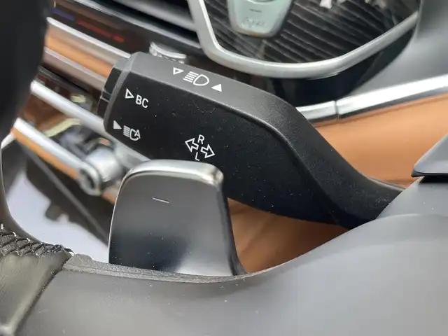 ＢＭＷ ７４０ｄ xDrive Mスポーツ 石川県 2017(平29)年 3.4万km 白 4WD/衝突軽減ブレーキ/純正メモリーナビ/バック/フロント/サイド/全方位カメラ/フルセグＴＶ/CD/DVD/Bluetooth/USB/Harman Kardonプレミアムサウンド/アダプティブクルーズコントロール/ヘッドアップディスプレイ/ブラインドスポットモニター/電動格納ミラー/アンビエントライト/オートライト/LEDヘッドライト/エアサスペンション/パワーシート/メモリーシート/シートヒーター/ベンチレーション/茶革シート/パノラマサンルーフ/パドルシフト