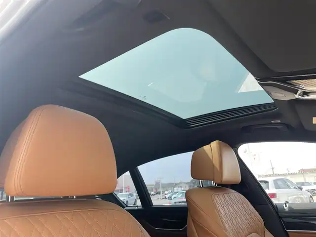 ＢＭＷ ７４０ｄ xDrive Mスポーツ 石川県 2017(平29)年 3.4万km 白 4WD/衝突軽減ブレーキ/純正メモリーナビ/バック/フロント/サイド/全方位カメラ/フルセグＴＶ/CD/DVD/Bluetooth/USB/Harman Kardonプレミアムサウンド/アダプティブクルーズコントロール/ヘッドアップディスプレイ/ブラインドスポットモニター/電動格納ミラー/アンビエントライト/オートライト/LEDヘッドライト/エアサスペンション/パワーシート/メモリーシート/シートヒーター/ベンチレーション/茶革シート/パノラマサンルーフ/パドルシフト
