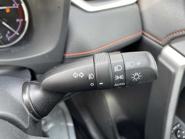 トヨタ ＲＡＶ４ アドベンチャー 熊本県 2020(令2)年 6.1万km アティチュードブラックマイカ 純正ナビ/・AM/FM/CD/DVD/BT/SD/・フルセグTV/・バックカメラ/デジタルインナーミラー/トヨタセーフティセンス/・レーダークルーズコントロール/・プリクラッシュセーフティ/・レーントレーシングアシスト/・ロードサインアシスト/・オートマチックハイビーム/・パーキングサポートブレーキ/ブラインドスポットモニター/電動パーキングブレーキ/・ブレーキホールド/革巻きステアリング/・ハンドルヒーター/・ステアリングスイッチ/革シート/・D席パワーシート/・前席シートクーラー/ヒーター/ビルトインETC/後席充電ポート/前方ドライブレコーダー/ルーフレール/純正19インチAW/純正フロアマット/ドアバイザー/プッシュスタート/・スマートキー/４WD