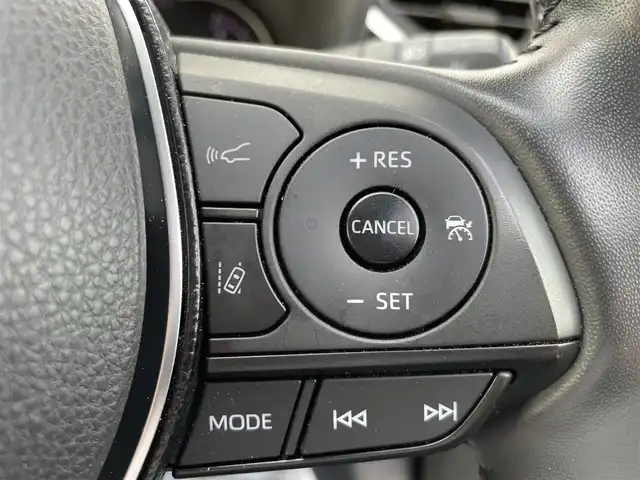 トヨタ ＲＡＶ４ アドベンチャー 熊本県 2020(令2)年 6.1万km アティチュードブラックマイカ 純正ナビ/・AM/FM/CD/DVD/BT/SD/・フルセグTV/・バックカメラ/デジタルインナーミラー/トヨタセーフティセンス/・レーダークルーズコントロール/・プリクラッシュセーフティ/・レーントレーシングアシスト/・ロードサインアシスト/・オートマチックハイビーム/・パーキングサポートブレーキ/ブラインドスポットモニター/電動パーキングブレーキ/・ブレーキホールド/革巻きステアリング/・ハンドルヒーター/・ステアリングスイッチ/革シート/・D席パワーシート/・前席シートクーラー/ヒーター/ビルトインETC/後席充電ポート/前方ドライブレコーダー/ルーフレール/純正19インチAW/純正フロアマット/ドアバイザー/プッシュスタート/・スマートキー/４WD