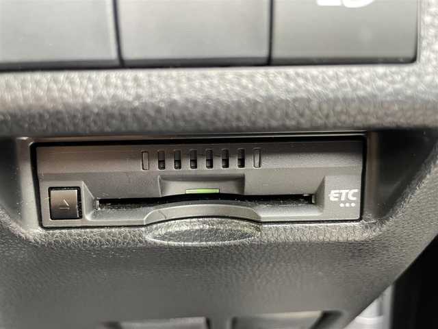 トヨタ ＲＡＶ４ アドベンチャー 熊本県 2020(令2)年 6.1万km アティチュードブラックマイカ 純正ナビ/・AM/FM/CD/DVD/BT/SD/・フルセグTV/・バックカメラ/デジタルインナーミラー/トヨタセーフティセンス/・レーダークルーズコントロール/・プリクラッシュセーフティ/・レーントレーシングアシスト/・ロードサインアシスト/・オートマチックハイビーム/・パーキングサポートブレーキ/ブラインドスポットモニター/電動パーキングブレーキ/・ブレーキホールド/革巻きステアリング/・ハンドルヒーター/・ステアリングスイッチ/革シート/・D席パワーシート/・前席シートクーラー/ヒーター/ビルトインETC/後席充電ポート/前方ドライブレコーダー/ルーフレール/純正19インチAW/純正フロアマット/ドアバイザー/プッシュスタート/・スマートキー/４WD