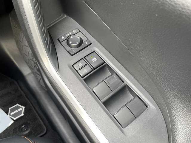 トヨタ ＲＡＶ４ アドベンチャー 熊本県 2020(令2)年 6.1万km アティチュードブラックマイカ 純正ナビ/・AM/FM/CD/DVD/BT/SD/・フルセグTV/・バックカメラ/デジタルインナーミラー/トヨタセーフティセンス/・レーダークルーズコントロール/・プリクラッシュセーフティ/・レーントレーシングアシスト/・ロードサインアシスト/・オートマチックハイビーム/・パーキングサポートブレーキ/ブラインドスポットモニター/電動パーキングブレーキ/・ブレーキホールド/革巻きステアリング/・ハンドルヒーター/・ステアリングスイッチ/革シート/・D席パワーシート/・前席シートクーラー/ヒーター/ビルトインETC/後席充電ポート/前方ドライブレコーダー/ルーフレール/純正19インチAW/純正フロアマット/ドアバイザー/プッシュスタート/・スマートキー/４WD