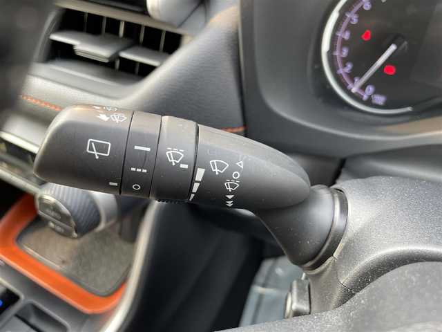 トヨタ ＲＡＶ４ アドベンチャー 熊本県 2020(令2)年 6.1万km アティチュードブラックマイカ 純正ナビ/・AM/FM/CD/DVD/BT/SD/・フルセグTV/・バックカメラ/デジタルインナーミラー/トヨタセーフティセンス/・レーダークルーズコントロール/・プリクラッシュセーフティ/・レーントレーシングアシスト/・ロードサインアシスト/・オートマチックハイビーム/・パーキングサポートブレーキ/ブラインドスポットモニター/電動パーキングブレーキ/・ブレーキホールド/革巻きステアリング/・ハンドルヒーター/・ステアリングスイッチ/革シート/・D席パワーシート/・前席シートクーラー/ヒーター/ビルトインETC/後席充電ポート/前方ドライブレコーダー/ルーフレール/純正19インチAW/純正フロアマット/ドアバイザー/プッシュスタート/・スマートキー/４WD