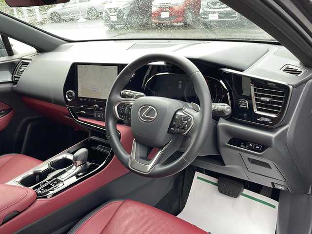 レクサス ＮＸ 350h 山形県 2024(令6)年 1.9万km ソニッククロム Lexus Safety System＋/・プリクラッシュセーフティ/・レーントレーシングアシスト（ＬＴＡ）/・ITS Connect/・レーダークルーズコントロール/・オートマチックハイビーム（ＡＨＢ）/・ロードサインアシスト（ＲＳＡ）/・先行車発進告知機能（ＴＭＮ）/・ドライバー異常時対応システム/三眼LEDヘッドライト/レザーシート/パノラミックビューモニター/２０インチダークグレーアルミホイール/純正ディスプレイオーディオ/BT.USB.MiraCast/フルセグ/ビルトインETC2.0/純正ドライブレコーダー/パドルシフト/パワーシート/電動パーキングブレーキ/オートホールド/パワーバックドア/タイプC急速充電ポート/プッシュスタート/スマートキーｘ２/カードキーｘ１/スタッドレスタイヤ積込み