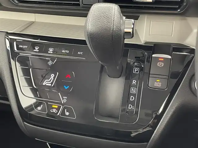 三菱 デリカミニ T プレミアム 埼玉県 2025(令7)年 0.1千km ベージュⅡ 届出済未使用車　/純正９インチディスプレイオーディオ　/マルチアラウンドモニター　/マイパイロット　/レーダークルーズコントロール　/デジタルインナーミラー　/シートヒーター　/ステアリングヒーター　/ＨＤＭＩ